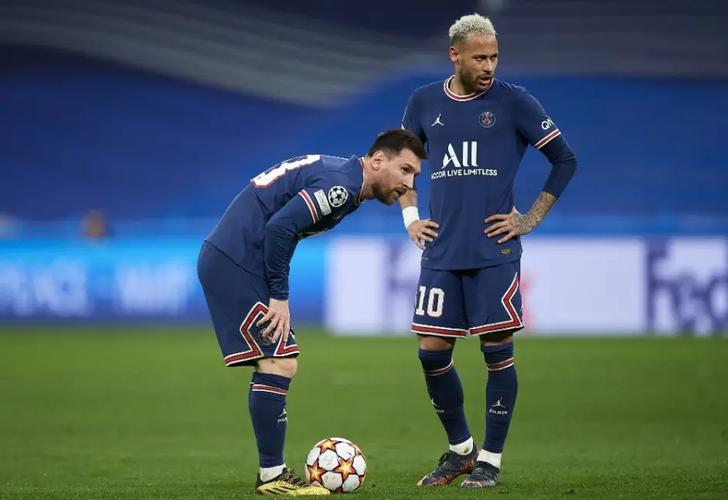 起价1亿欧!巴萨夏窗关键交易浮现,拉波尔塔承诺,辅佐亚马尔