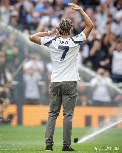 梅开二度，欧冠官方：哈维西蒙斯当选热刺32马竞全场最佳球员