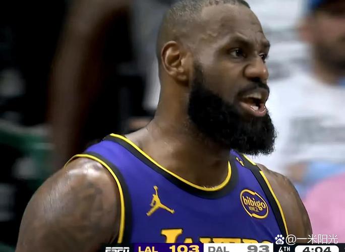 詹姆斯：我们末节能够锁死对手且面对对抗没有失误让他们打反击