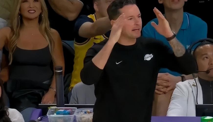 雷迪克谈拉拉维亚：打满82场比赛是他的目标我生涯第四年也全勤