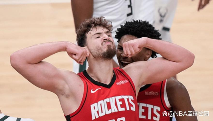 乌度卡:我们防东契奇背身单打的侵略性不够每个人都有机会防他