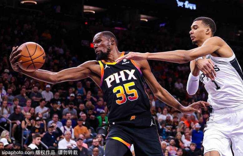 攻坚利器!布劳恩半场12中8砍18分3断三分4中2