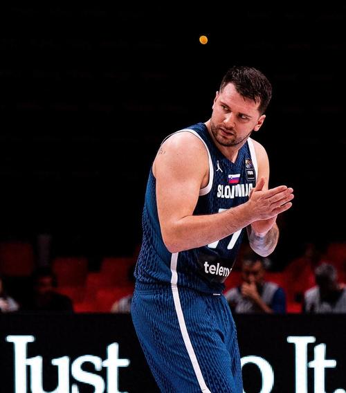 东契奇：我认为获胜的关键点在于第四节开局詹里带队打出90反超