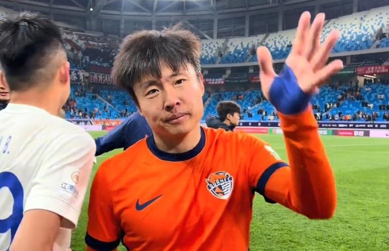 郑龙退役告别信：只是褪去球员的战袍，换一种方式守护心底的热爱