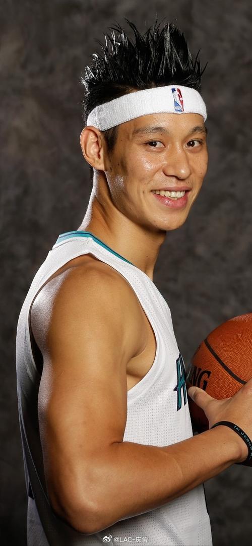 林书豪晒照:想念这发型可是也有点夸张!