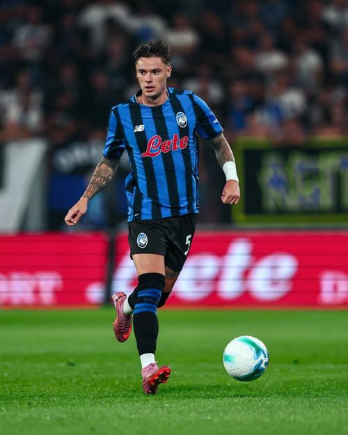 亨利:拉亚应该成为赛季最佳球员的有力竞争者,他每场都在救球队