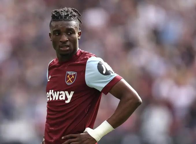 镜报：新月有意请利物浦总监理查德休斯，但尚未联系利物浦