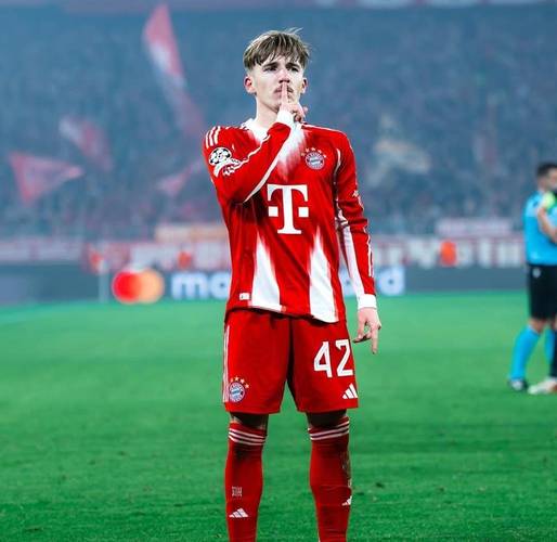 18岁24天，伦纳特卡尔是打入4粒欧冠进球的第二年轻球员