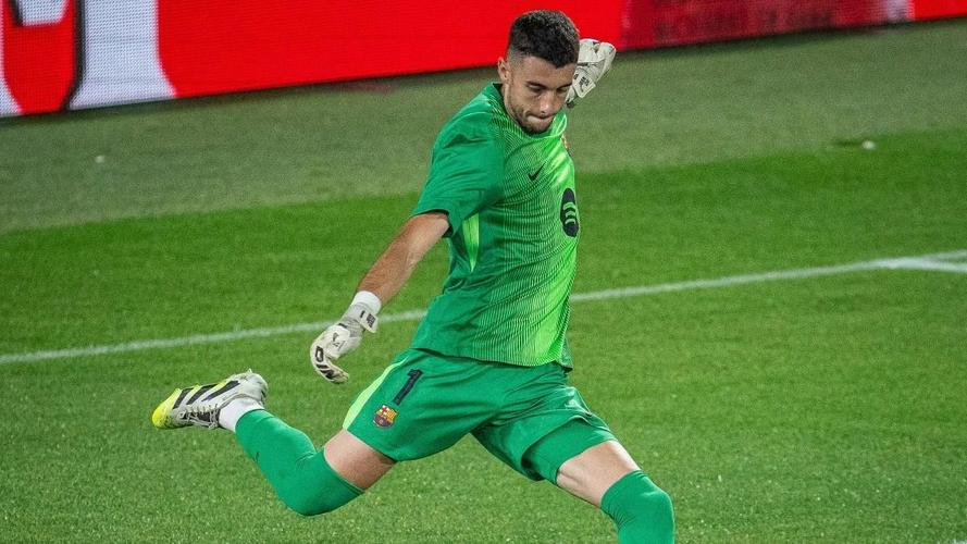 每体:埃里克加西亚上半场被换下,是因为大腿后侧肌肉不适