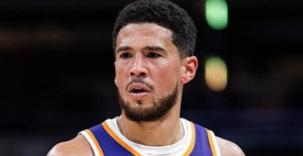 布克过去4战场均砍37分3.5助攻投篮命中率49%但战绩1胜3负