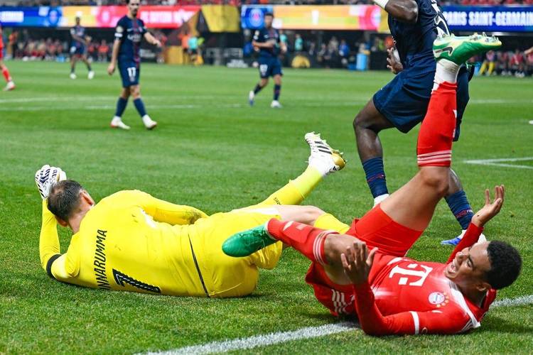 巴黎官方：巴尔科拉右脚踝严重扭伤，可能无法出战欧冠14决赛