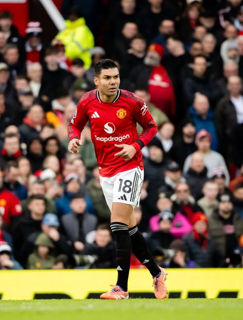 英媒：尽管卡塞米罗很出色，但引进年轻中场代替他才是球队的未来