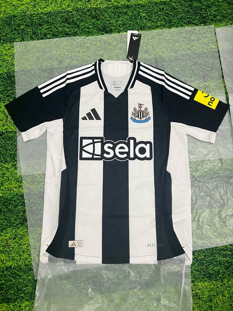 世体：巴萨对阵纽卡球衣将被拍卖，纪念世界唐氏综合征日