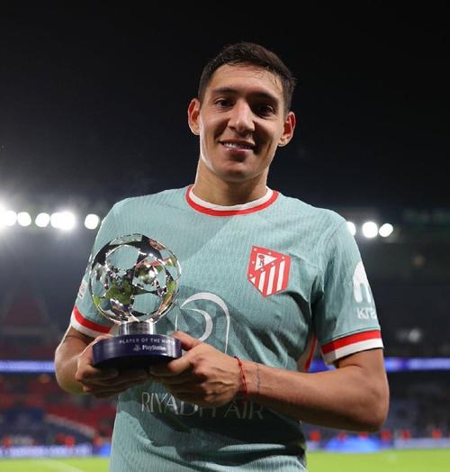 西甲3月最佳进球候选:居莱尔本方半场吊射,莫利纳惊天世界波