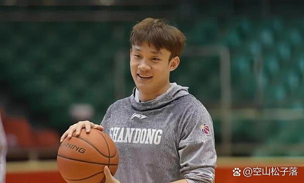 丁彦雨航:退役让我一夜之间长大了爱让我轻轻地放下