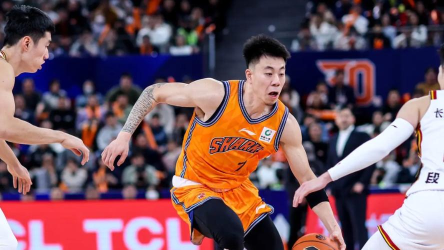 攻防俱佳!张镇麟半场8中6高效拿下15分2板2助4断各种飞扣