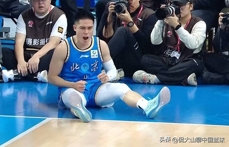 接力上了!陈盈骏连续三分球+造三分犯规连拿9分打停辽宁