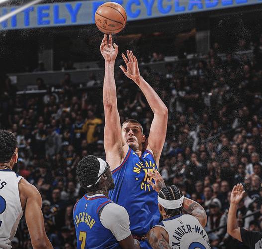 穆雷：我与约基奇在控球时都非常无私我们通过眼神就能建立默契