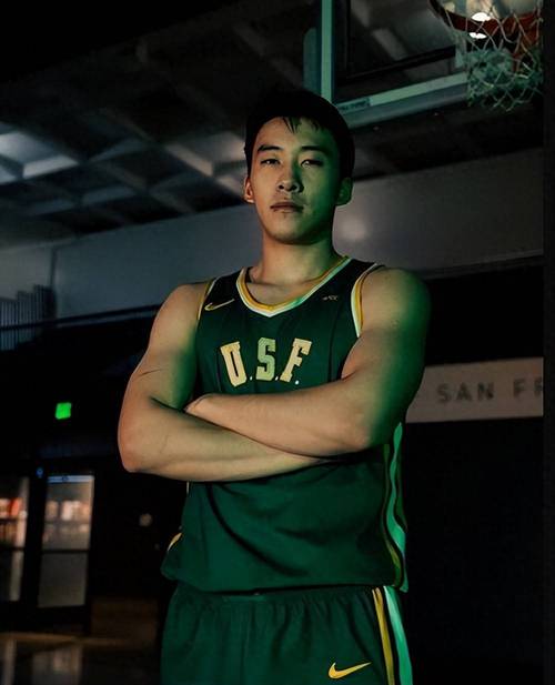 7岁患斑秃！NCAA励志哥“小白”12中100罚球替补轰下26分！