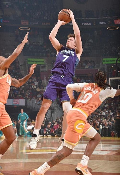 这场投篮有点拉！克尼佩尔9中3&三分6中1拿到9分3板5助