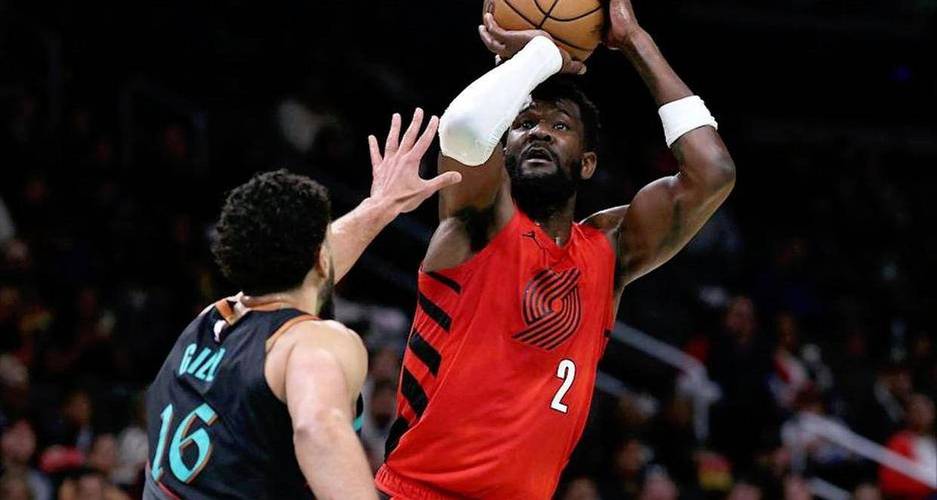 关键判罚！艾顿身后争板被吹罚犯规球权给魔术