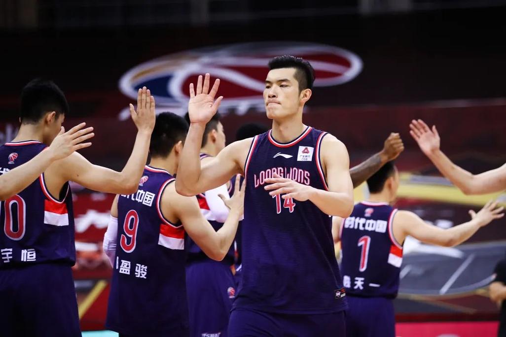 积极高效!郭凯半场5中5拿下12分5板1助4前场板