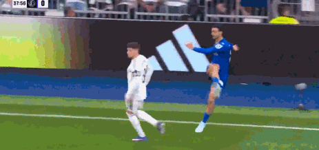 实至名归！官方：居莱尔68米吊射当选西甲3月最佳进球