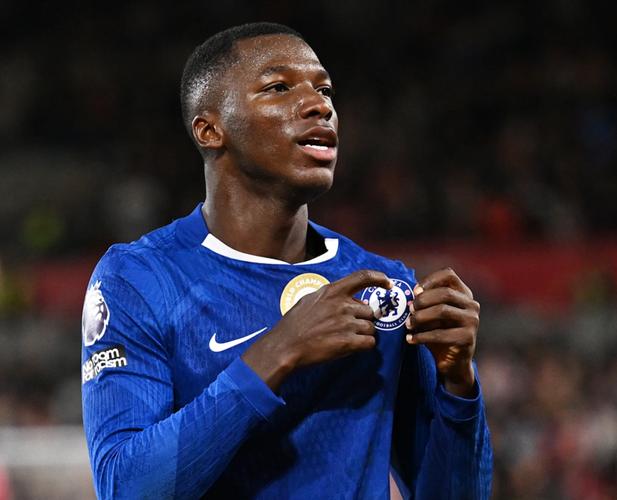 回应截然不同!邮报:面对皇马传闻,凯塞多表忠诚,而恩佐留余地