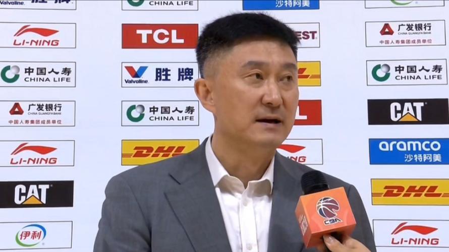 杜锋:顺德球迷很热情上半场大家没主动投入下半场打得更好一些