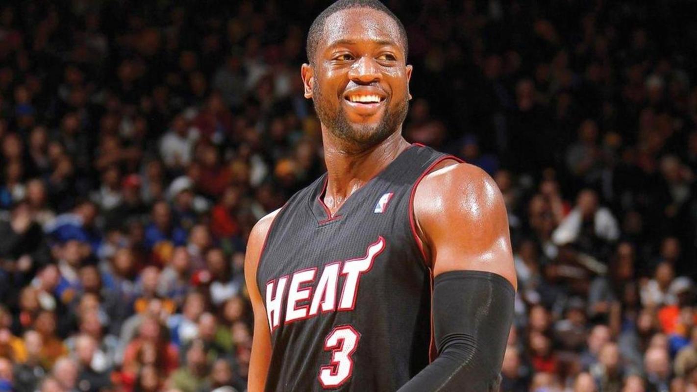 骑士背靠背迎战热火迪恩韦德热身时右脚踝扭伤将缺席比赛