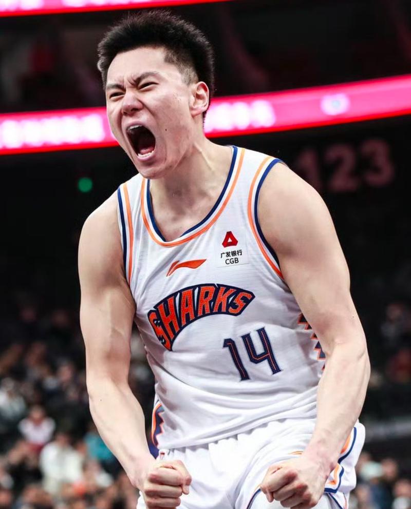 火力全开！李弘权11中8砍下全场最高27分外加5板三分9中7