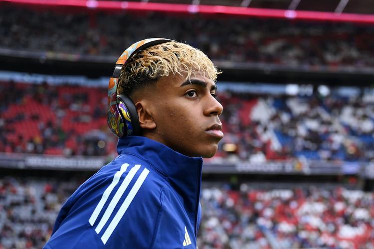 德拉富恩特：亚马尔被上帝的魔杖点过，仿佛在说你注定会与众不同