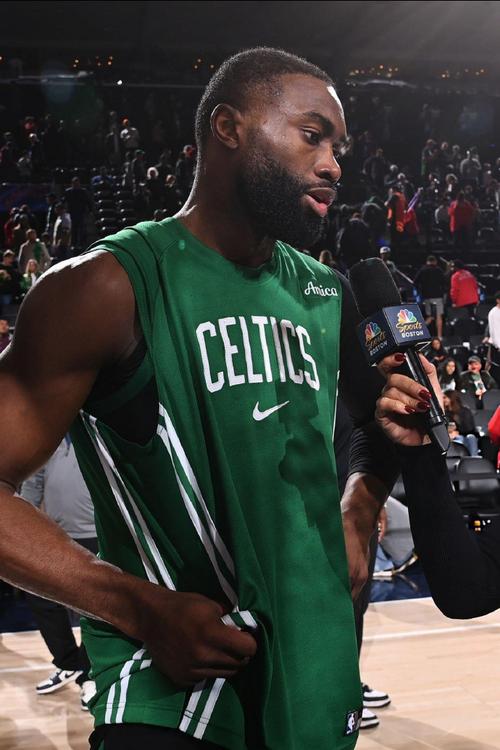 绿军成功逆转终结雷霆的十二连胜SGA实现连续133场20分以上表现杰伦布朗贡献31分8篮板8助攻_NBA直播