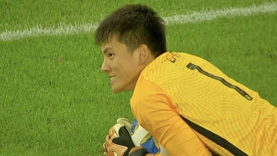 U23国足扳回一城！向余望门前包抄推射入网，鲍世蒙倒三角助攻