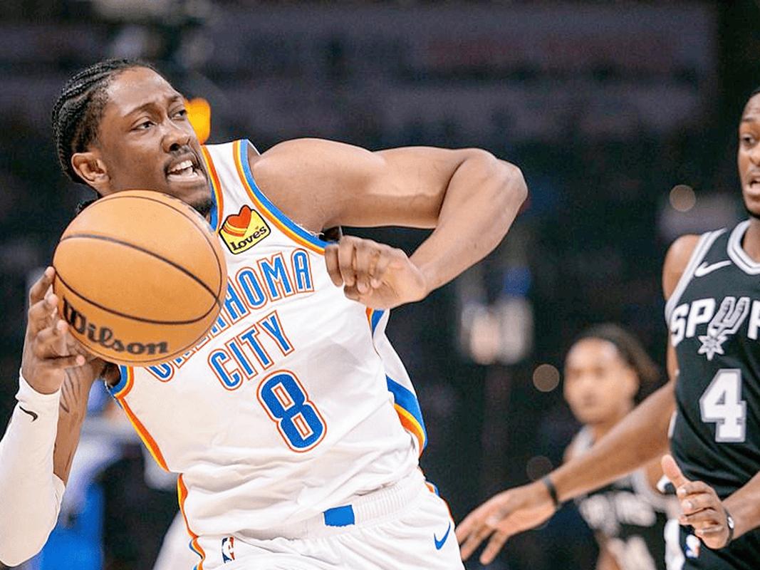 皮尔斯：文班这赛季带领马刺冲到第二提升之大有竞争MVP的资本