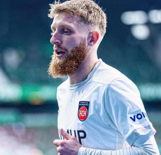 乌尔比希因伤退出,德天空:纳格尔斯曼补招奥格斯堡门将达门