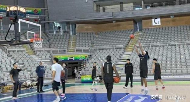 鲁媒:山东新大外援斯蒂尔在太原和球队会合克里斯随队康复治疗