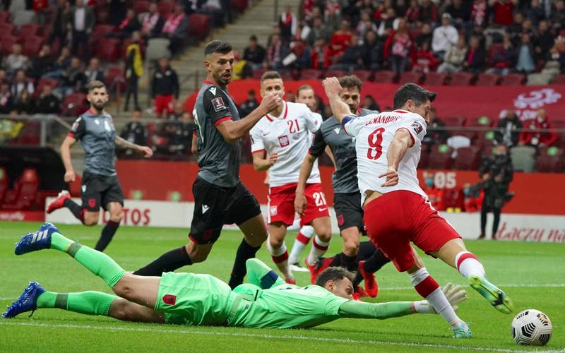 波兰神锋!莱万头球扳平为波兰保留晋级希望,波兰11阿尔巴尼亚