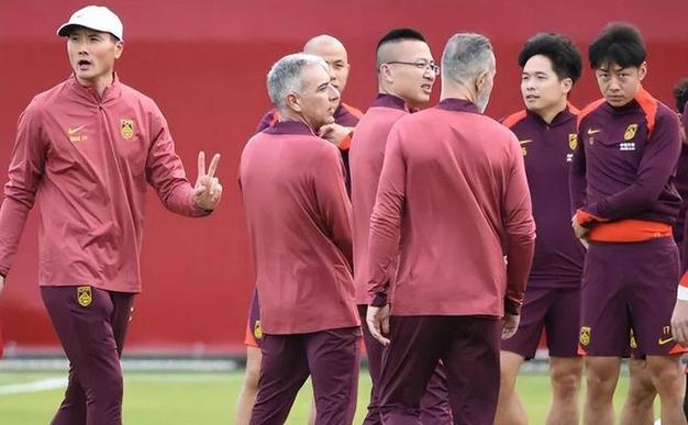 库拉索主帅：中国队一直保持良好体能，能出色执行战术且纪律严明