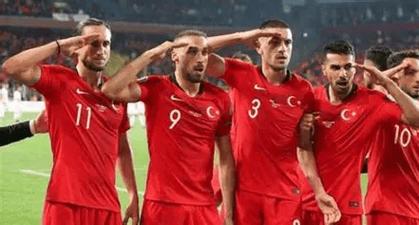 土耳其vs罗马尼亚首发:恰尔汗奥卢、居莱尔、伊尔迪兹均先发出场