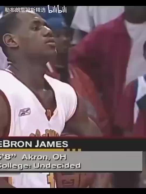 老父亲的快乐!詹姆斯晒自己和布朗尼扣篮帅照:上阵父子兵!