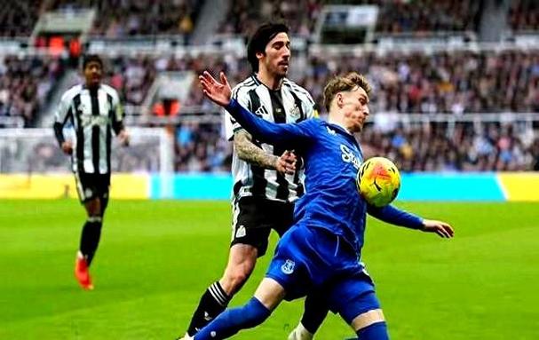 记者：托纳利愿回意大利但经济上难以实现，英超、皇马是现实选择