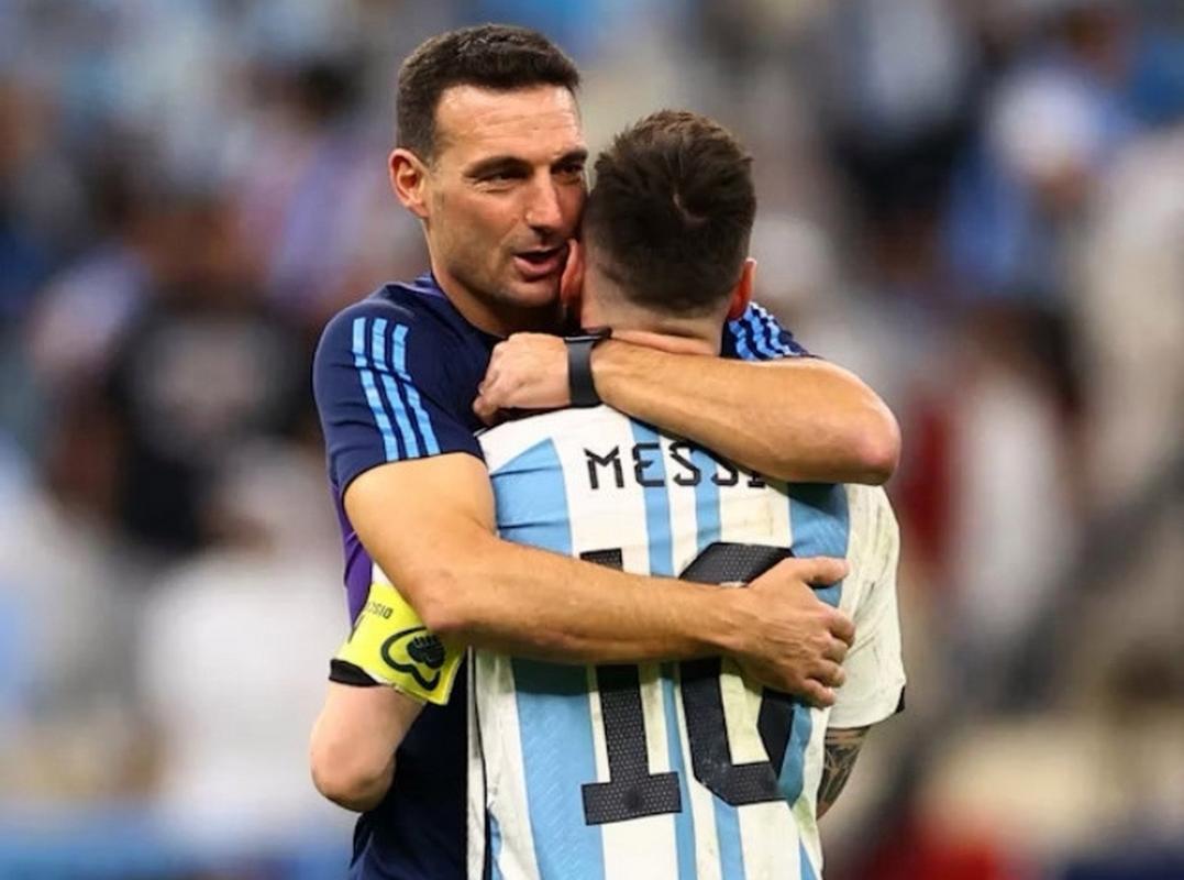 斯卡洛尼：希望梅西能够参加世界杯我续约的事未来再边走边看